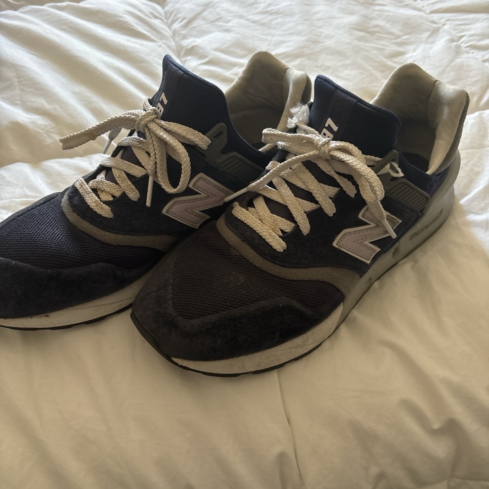 New Balance Men's Black and Gray Sneakers